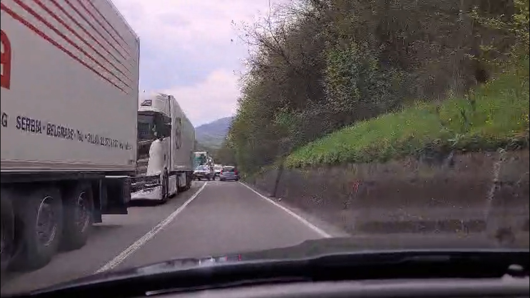 prevoznici-okoncali-blokadu,-ali-guzve-na-granici-i-dalje-velike